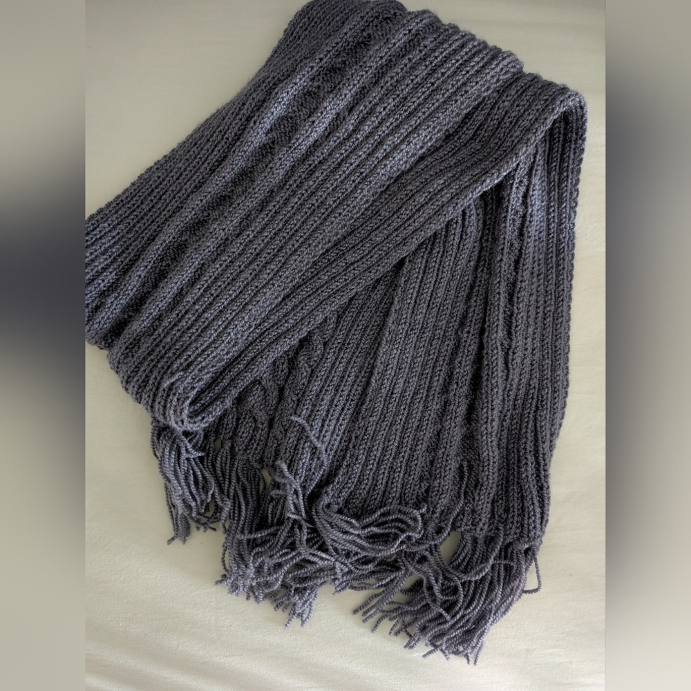 Cozy Knit Fringe Scarf - Perfect for Fall!